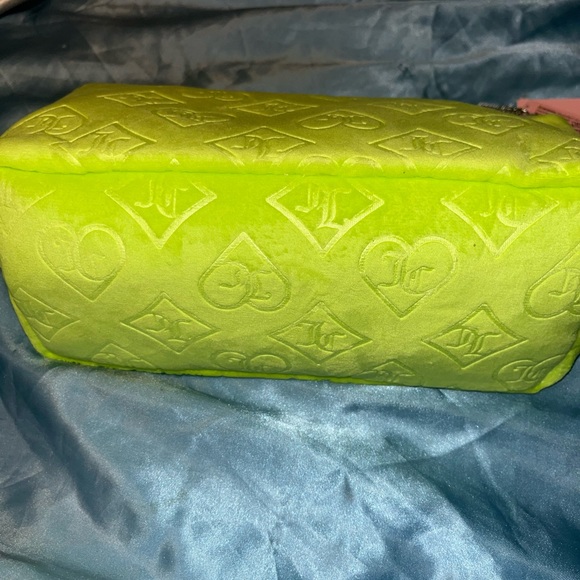 Cosmetic Bag 💚 - Picture 3 of 3